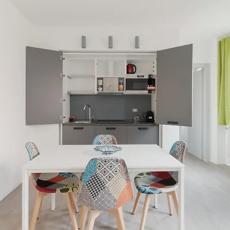 Guesthost - Modern Precotto Milán