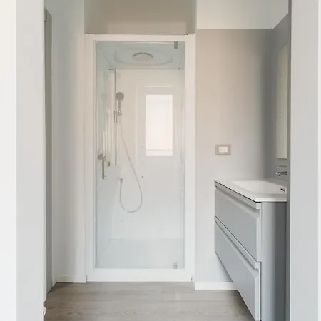 Guesthost - Modern Precotto Apartamento