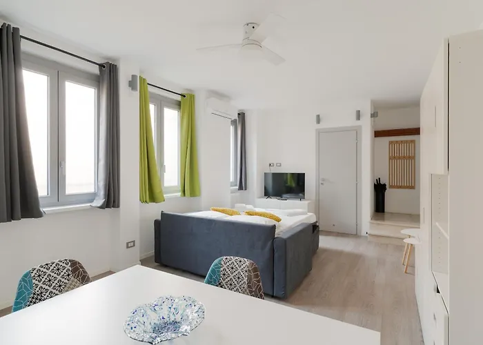 Guesthost - Modern Precotto Milán